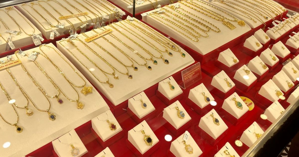 Giá vàng SJC chỉ giảm nhẹ bất chấp vàng thế giới xuống đáy 2 tuần