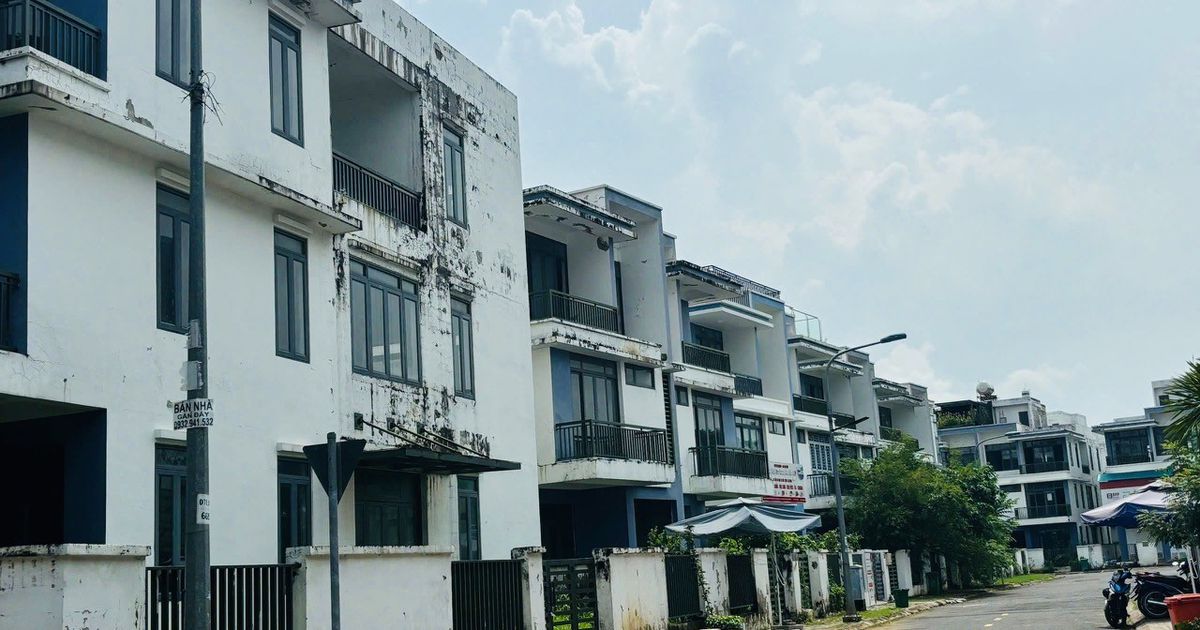 Những căn nhà giá hàng chục tỷ đồng mỗi căn “phơi nắng mưa” suốt nhiều năm, giá vẫn tăng đều