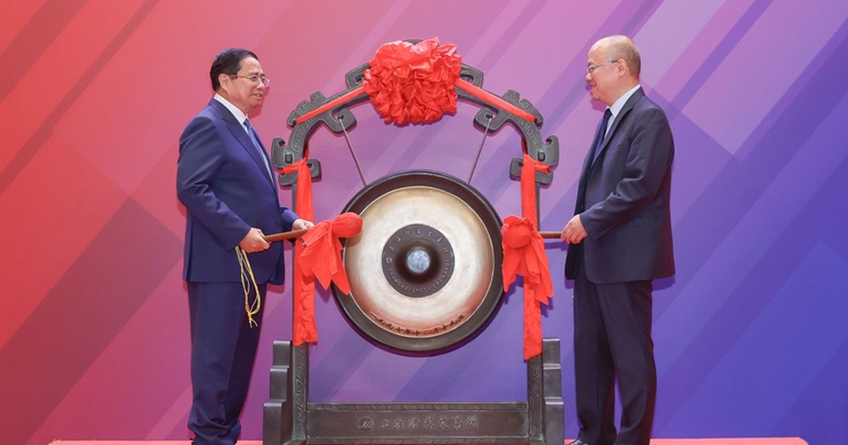 Thủ tướng Phạm Minh Chính đánh cồng khai mạc phiên giao dịch tại sàn giao dịch chứng khoán lớn nhất châu Á