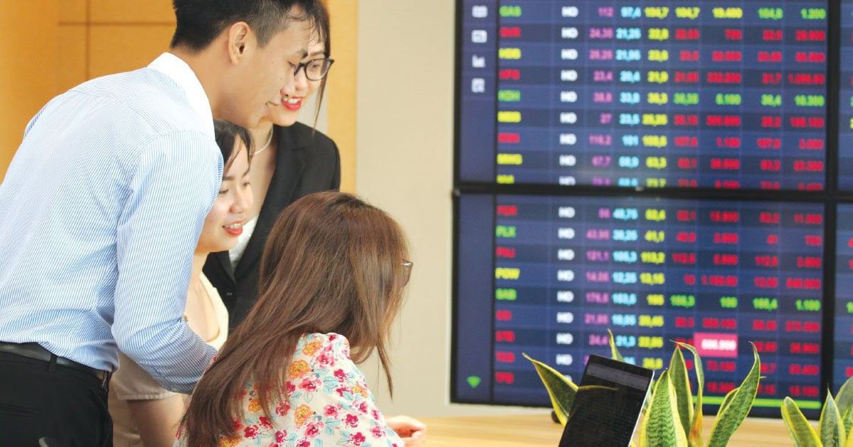 Chứng khoán lên đỉnh 3 năm, nhà đầu tư ồ ạt mở tài khoản