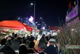 Chợ hoa đêm Quảng An đông đúc người mua kẻ bán phiên chợ cuối năm