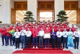 Thủ tướng Chính phủ Lê Minh Hưng trao tặng Bằng khen cho đội tuyển U17 Việt Nam