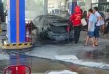 Đà Nẵng: Xe ô tô bốc cháy tại cây xăng, 2 người thương vong