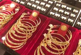 Giá vàng mất tới 4 triệu đồng/lượng