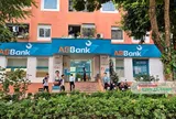 Fitch lần đầu xếp hạng ABBank ở mức B+, triển vọng ổn định