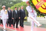 Lãnh đạo Đảng, Nhà nước tưởng niệm các Anh hùng liệt sĩ và vào Lăng viếng Bác