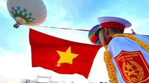 Rực rỡ sắc cờ trên bầu trời Tổ quốc nhân ngày sinh nhật Chủ tịch Hồ Chí Minh