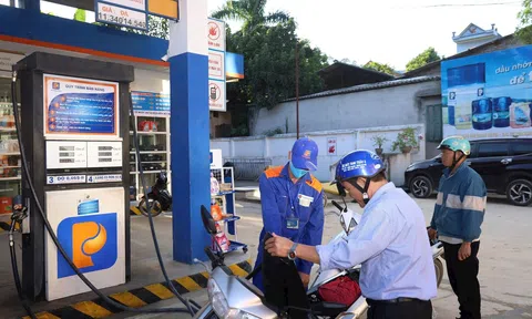 Giá xăng dầu hôm nay 11/3/2026: Thế giới lao dốc, xăng dầu trong nước tăng đồng loạt