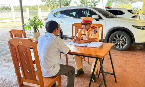 Gia Lai: Tăng cường kiểm tra, xử lý tình trạng xe chở cát làm rơi vãi vật liệu trên các tuyến quốc lộ