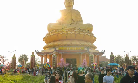 Chùa Phúc Lạc hút hàng vạn du khách những ngày đầu xuân