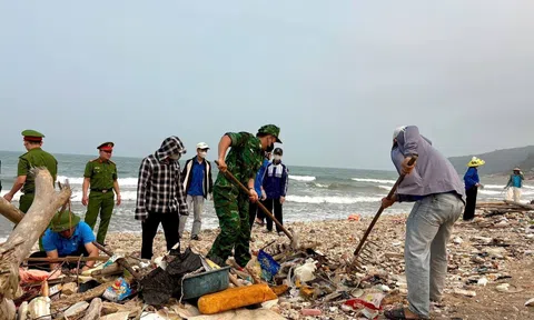 Hơn 500 người ra quân làm sạch biển, sẵn sàng đón mùa du lịch 2026