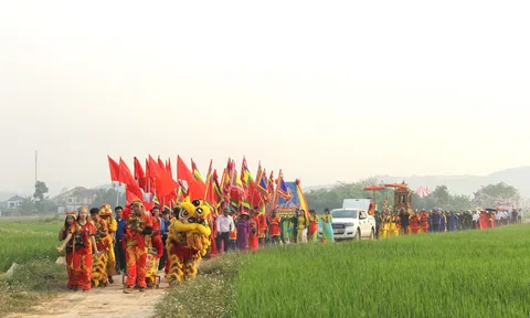 Độc đáo lễ hội đền thờ thần rắn có lịch sử gần 400 năm