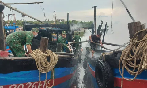 3 tàu cá bốc cháy dữ dội trên sông Hầu, nhiều ngư dân lâm cảnh trắng tay