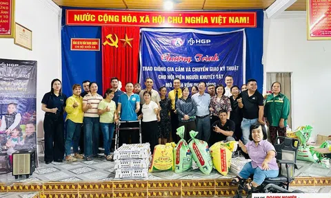 Xúc động câu chuyện về cô gái khuyết tật trao sinh kế cho người cùng cảnh ngộ