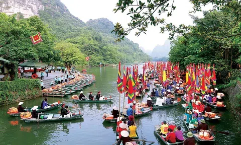 Ninh Bình triển khai đồng bộ giải pháp bảo đảm an ninh, an toàn du lịch dịp Tết