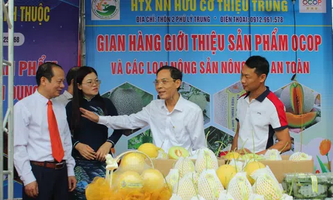 Không gian OCOP và sản phẩm truyền thống thu hút du khách tại lễ hội đền thờ Lê Văn Hưu