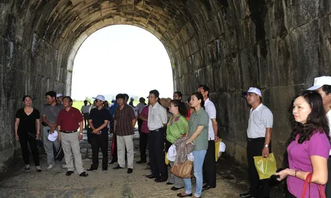 Di sản “giữ chân” du khách mùa hè