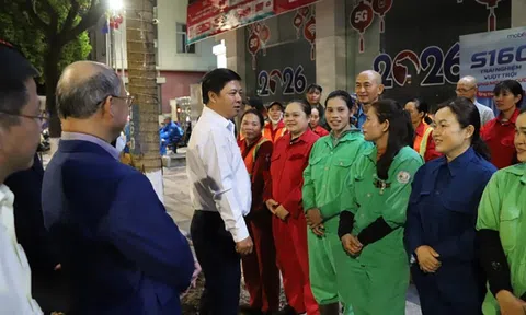 Trong đêm giao thừa Bí thư Tỉnh ủy Đắk Lắk đến thăm, chúc Tết tại Công ty môi trường đô thị