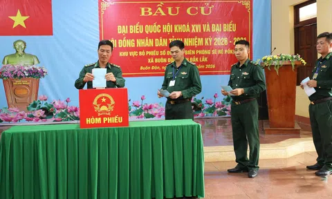 Bí thư Tỉnh ủy Đắk Lắk tham dự bầu cử sớm cùng cử tri Đồn Biên phòng Sê Rê Pốk