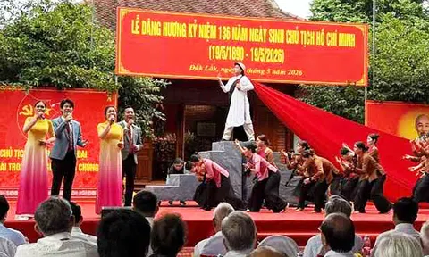 Lễ dâng hương kỷ niệm 136 năm Ngày sinh Chủ tịch Hồ Chí Minh tại Đắk Lắk