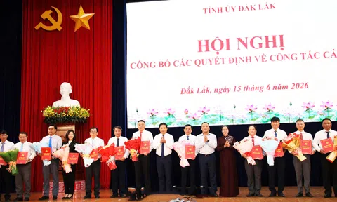 Ban Thường vụ Tỉnh ủy - Chủ tịch UBND tỉnh Đắk Lắk công bố quyết định về công tác cán bộ