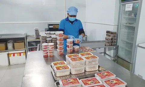 Thương hiệu pate Cột Đèn truyền thống gặp khó vì "vạ lây"