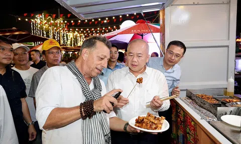 Hải Phòng khai trương phố thương mại, văn hóa và ẩm thực đêm trên đường Lạch Tray