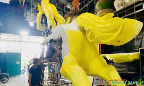 Linh vật ngựa khổng lồ ở Đường hoa Nguyễn Huệ 2026: Khi nghệ thuật thủ công "thổi hồn" vào biểu tượng Tết