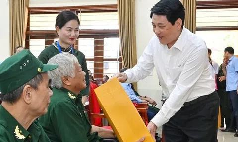 Bộ Nội vụ hướng dẫn các địa phương tổ chức tặng quà của Chủ tịch nước dịp Tết Bính Ngọ 2026