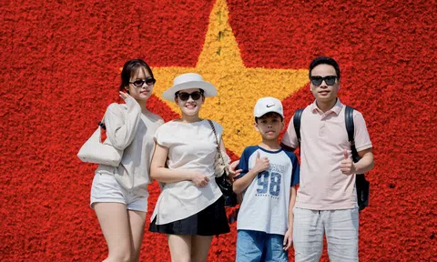 Sun World Ha Long hút khách ngày đầu kỳ nghỉ lễ 30/4
