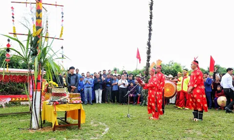 Độc đáo lễ hội tìm trâu và mở cửa rừng tại xã Cẩm Hưng