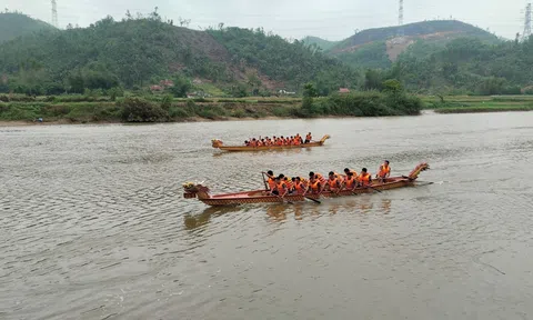 Hà Tĩnh: Sôi nổi Lễ hội đua thuyền truyền thống Đền Trúc năm 2026