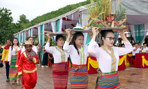 Đồng bào Chứt ở bản Rào Tre vui tết Lấp lỗ