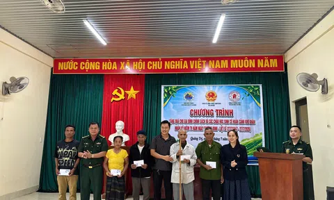 Đồn Biên phòng Cửa khẩu quốc tế Lao Bảo chung tay chăm lo gia đình chính sách, học sinh vùng biên