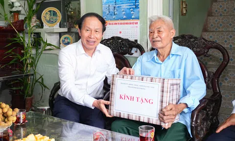 Hải Phòng tặng suất quà 5,5 triệu đồng cho người có công với cách mạng dịp Tết