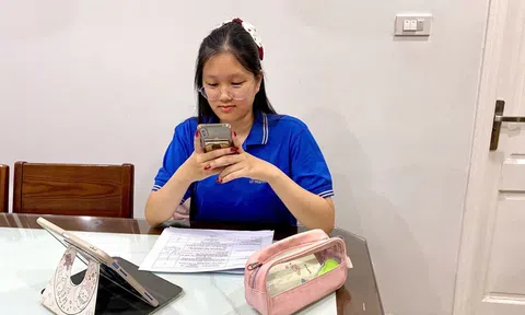 Năm học mới và những “lớp học” trong chiếc điện thoại