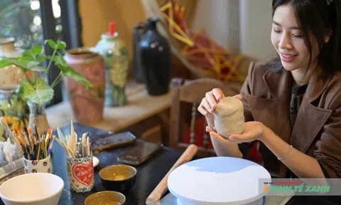 Bát Tràng: Gìn giữ văn hóa làng nghề qua trải nghiệm làm gốm
