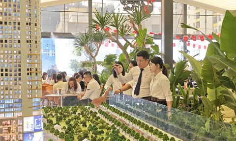 “Ngược dòng” thời khó: Doanh nghiệp địa ốc rục rịch ra hàng