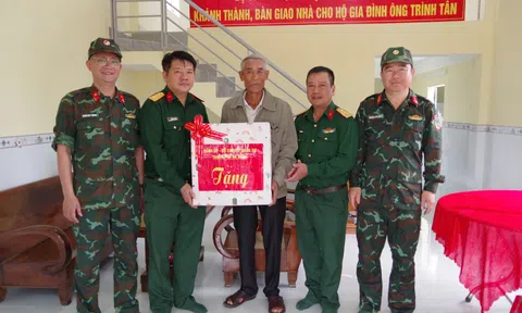 Quân khu 5 bàn giao 175 căn nhà mới cho người dân bị thiệt hại do mưa lũ