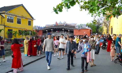 Du khách nô nức tham quan Hội An dịp Tết Bính Ngọ 2026