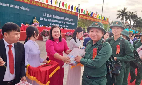 Thanh niên Đà Nẵng hăng hái lên đường nhập ngũ, tiếp nối truyền thống anh hùng
