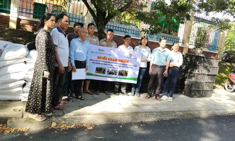 Đà Nẵng: Xã Trà Liên hỗ trợ con giống chăn nuôi cho các hộ nông dân
