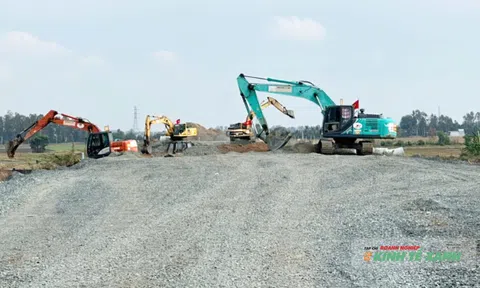Tinh thần lao động trên công trường cao tốc Châu Đốc - Cần Thơ - Sóc Trăng