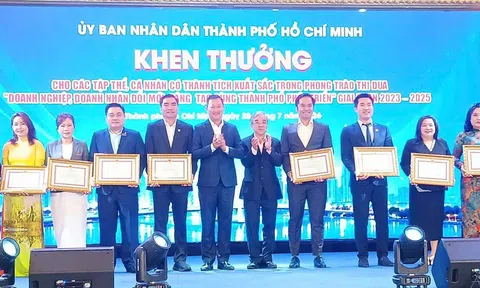 MEBIPHA và nữ doanh nhân Lâm Thúy Ái được TP. Hồ Chí Minh tặng Bằng khen vì thành tích đổi mới sáng tạo