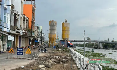 Vượt khó thi công bờ kè Sa Đéc ở Đồng Tháp