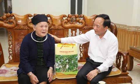 Đồng chí Trịnh Văn Quyết tri ân các gia đình chính sách tại Tuyên Quang