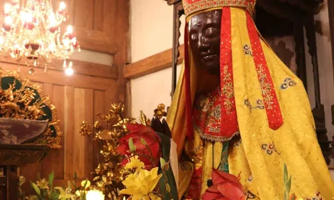 Độc đáo bảo vật quốc gia: Tượng Phật gỗ Mẫu Man Nương