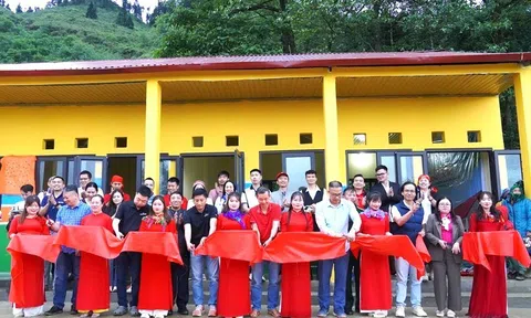 Chung tay mang lớp học kiên cố đến với trẻ em biên giới