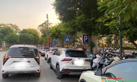 Phí gửi xe tăng mạnh ở Hà Nội, người lao động thêm gánh nặng chi tiêu