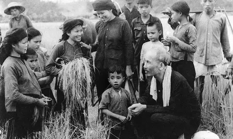 Lấy dân làm gốc - đặt người dân ở vị trí trung tâm của mọi quyết sách